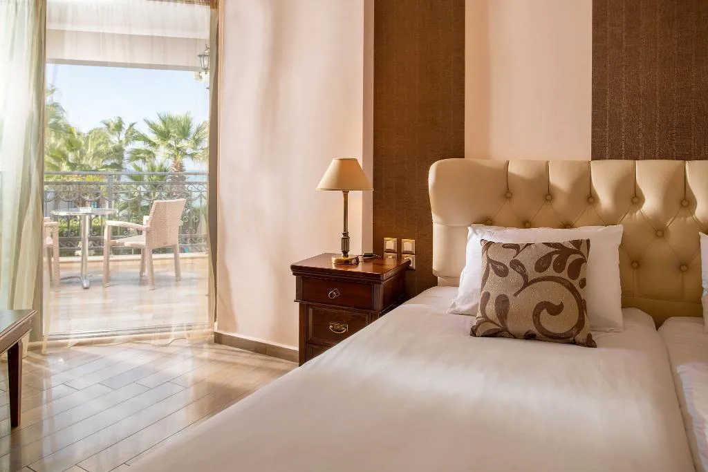 JUNIOR SUITE POOL VIEW Room, Palazetto Suites Zakynthos, Zante