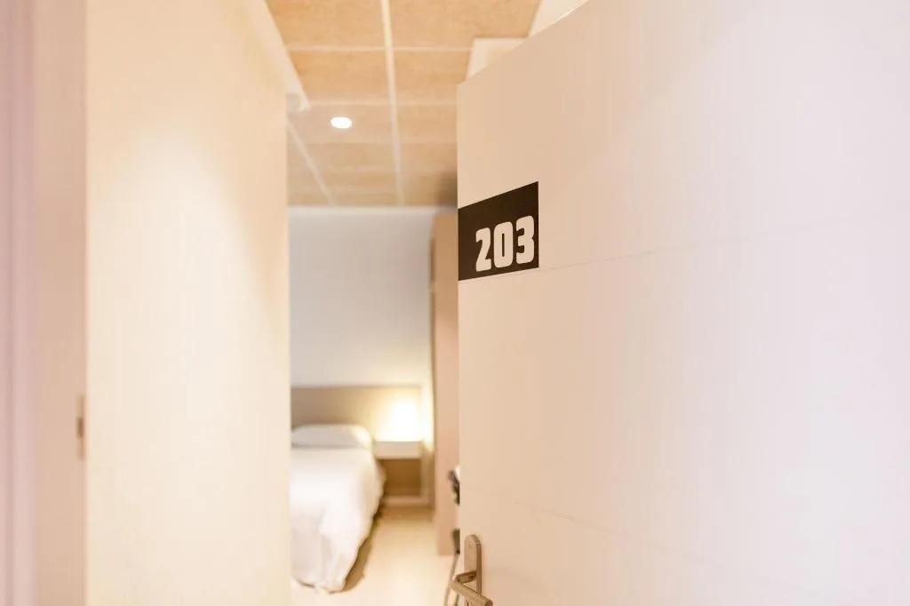 Room, Host & Home, Valencia