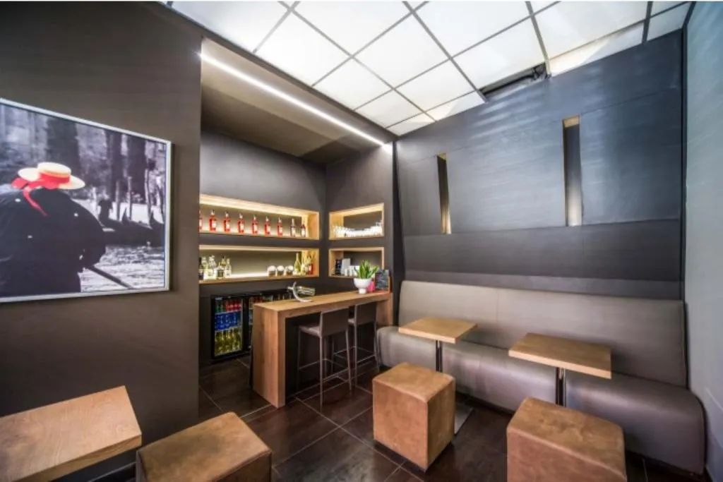 Bar, Aaron, Venice