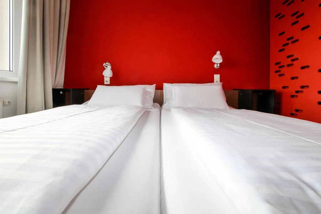 APARTMENT KING BED ONE BEDROOM Room, Kyriad Vienna Altmannsdorf, Vienna