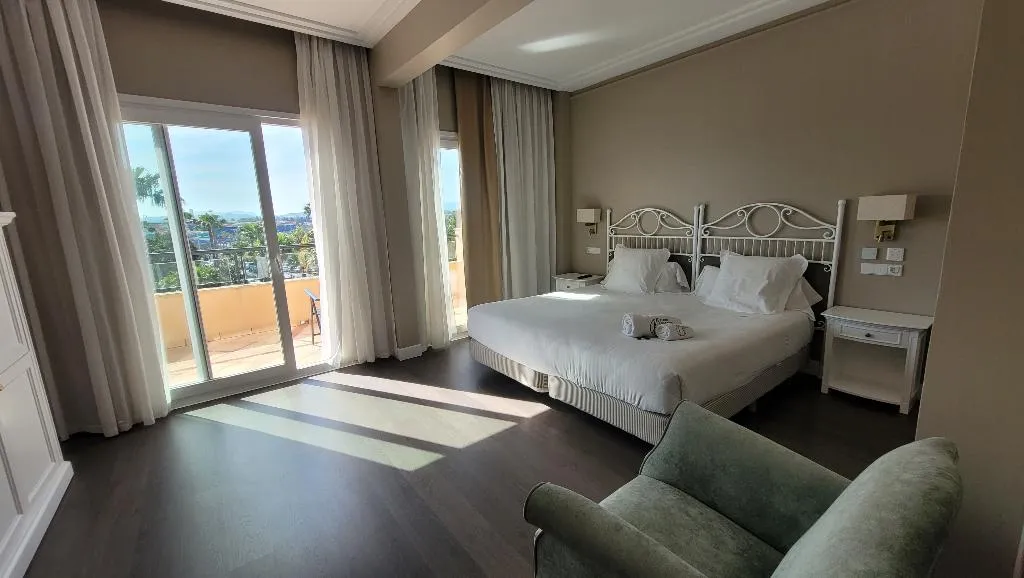 Double or Twin DELUXE Room, Hotel Alicante Golf, Costa Blanca