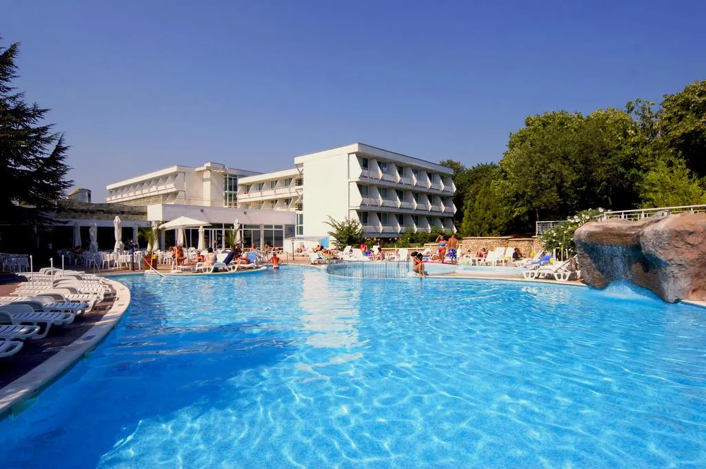 Pool, Althea, Varna