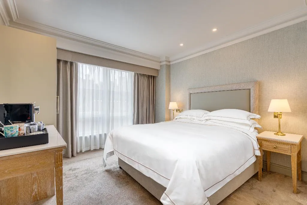 Room, Brooks, Dublin