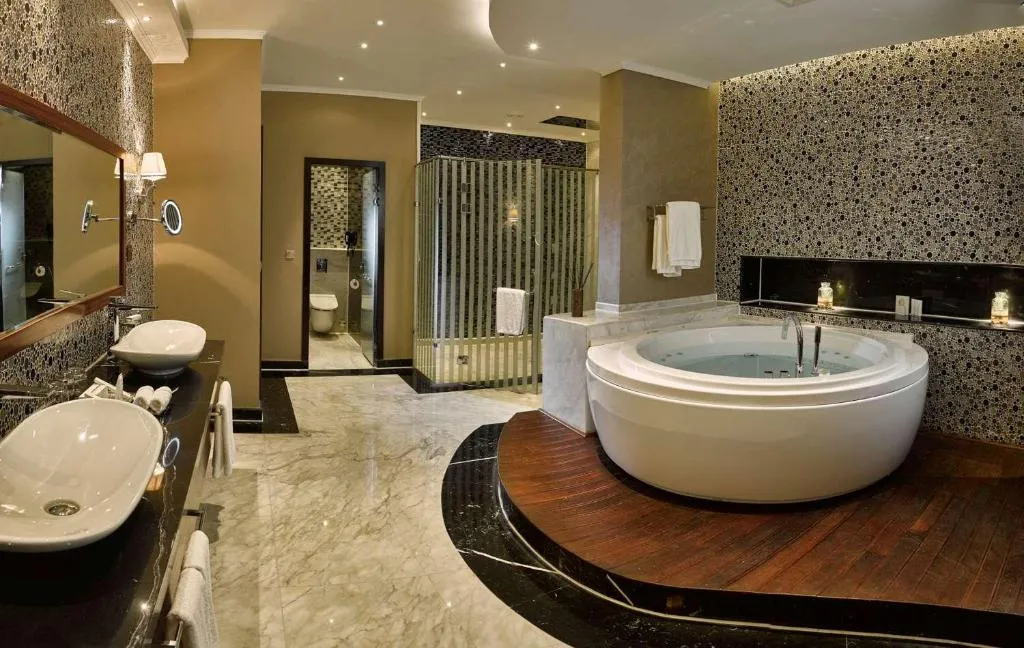 Room, Kempinski Palace Cairo, Cairo