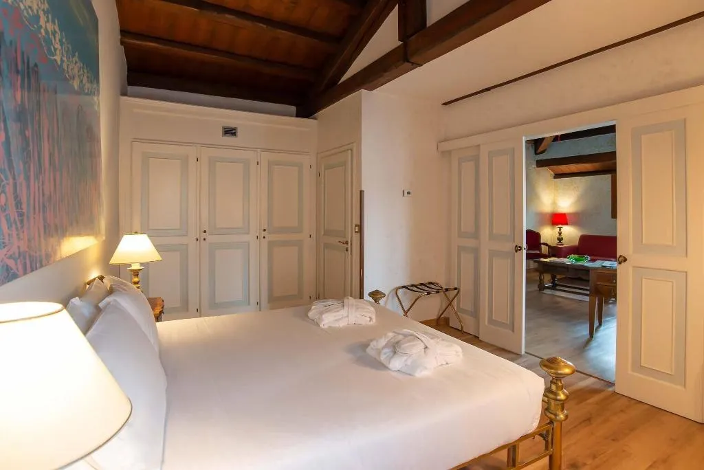 SUITE QUEEN SIZE BED Room, La Fenice et des Artistes, Venice