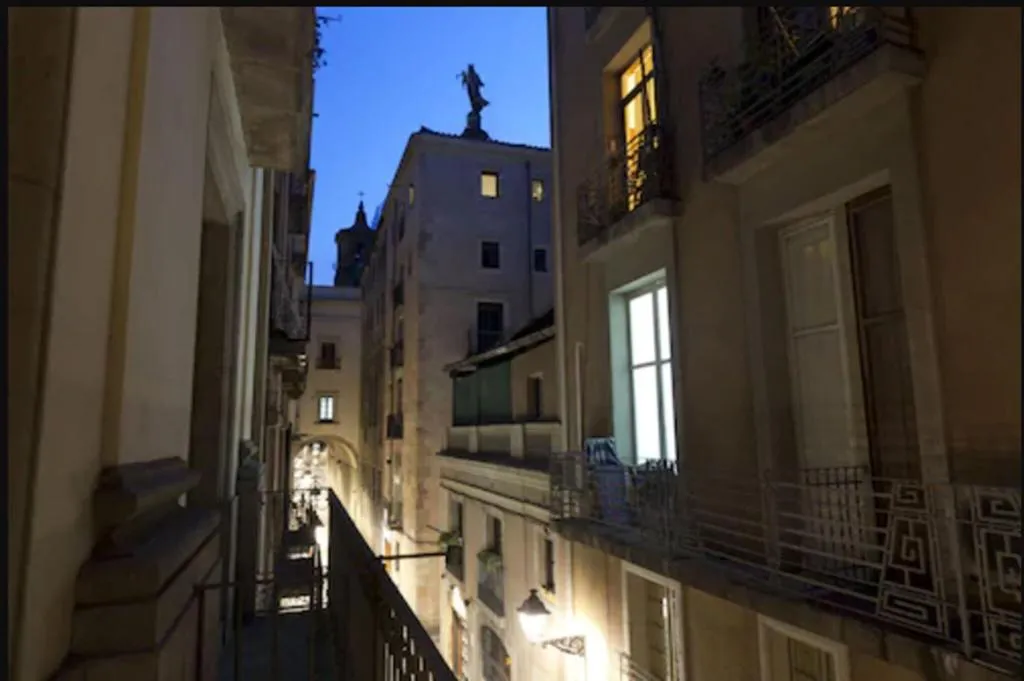 DOUBLE STANDARD Room, Duquesa de Cardona, Barcelona
