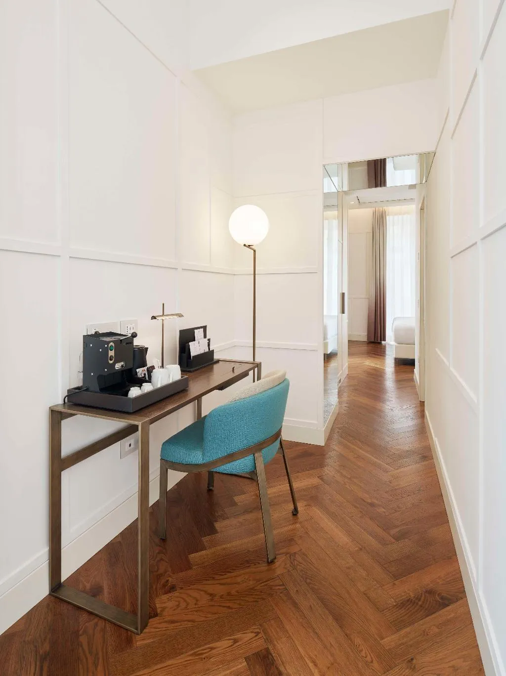 JUNIOR SUITE SEA VIEW WITH TERRACE Room, de Bonart Naples-Curio Collection by Hilton, Naples