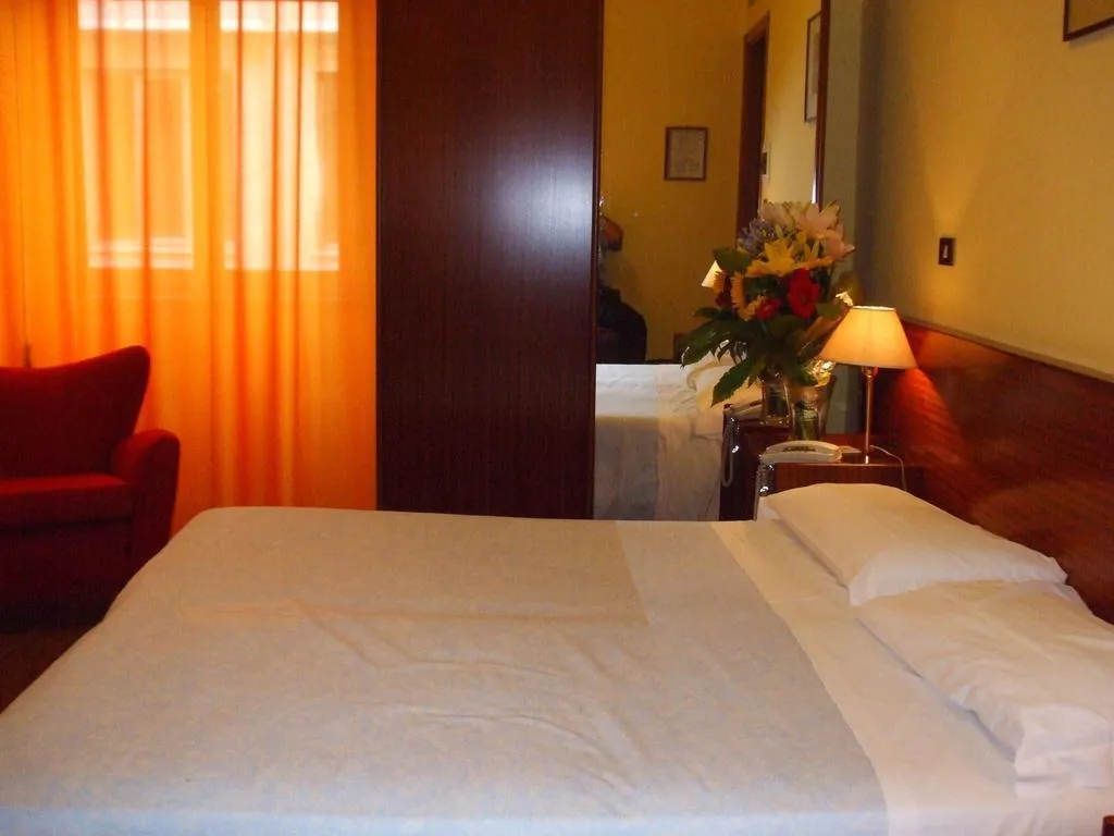 TRIPLE SUPERIOR Room, Albergo Mediterraneo, Palermo