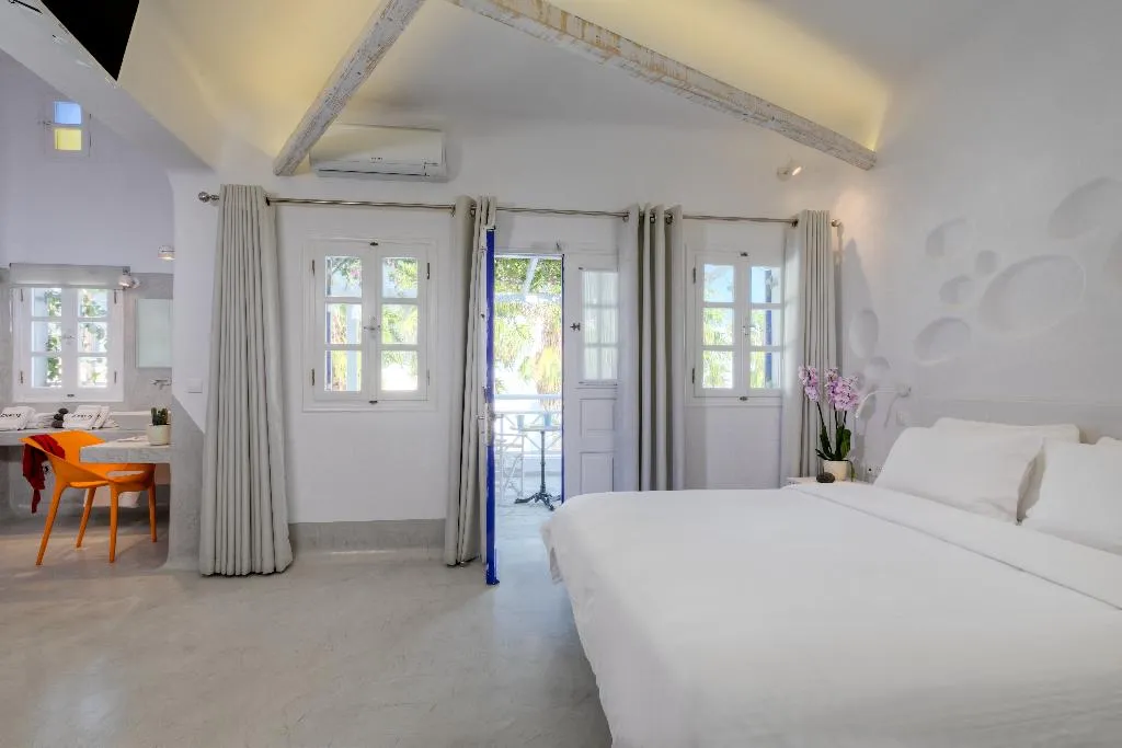 JUNIOR SUITE WITH JACUZZI Room, Kouros Village, Santorini