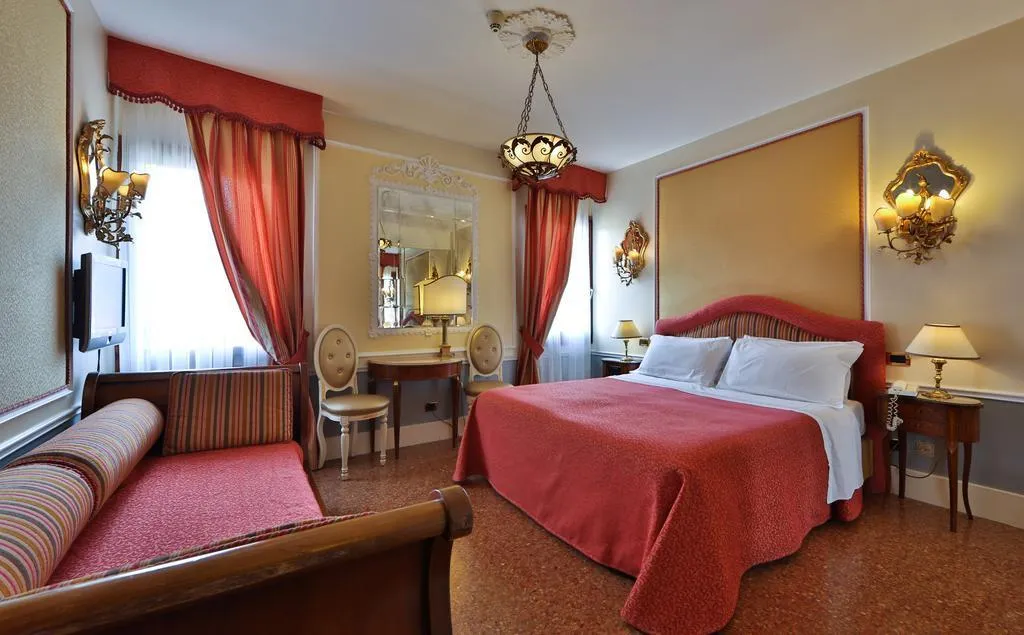 General view, Arlecchino, Venice