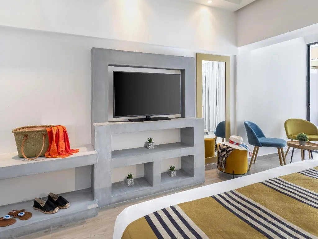 JUNIOR SUITE WITH PRIVATE POOL Room, Mercure Rhodes Alexia Hotel & Spa, Rhodes