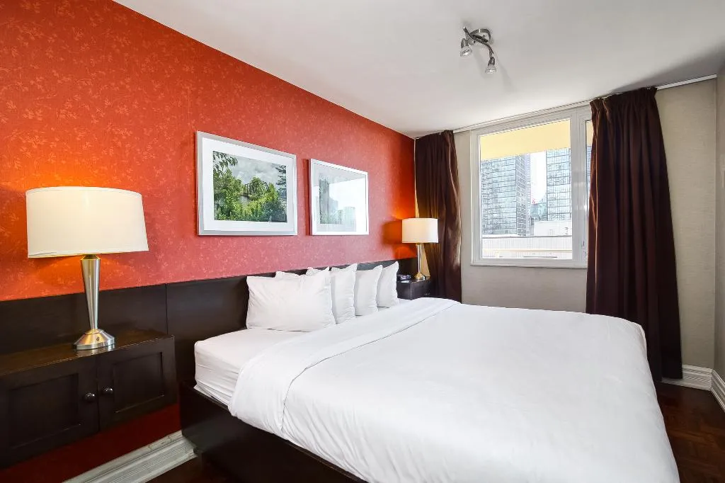 DOUBLE KING SIZE BED Room, Town Inn Suites Toronto, Toronto, Ontario