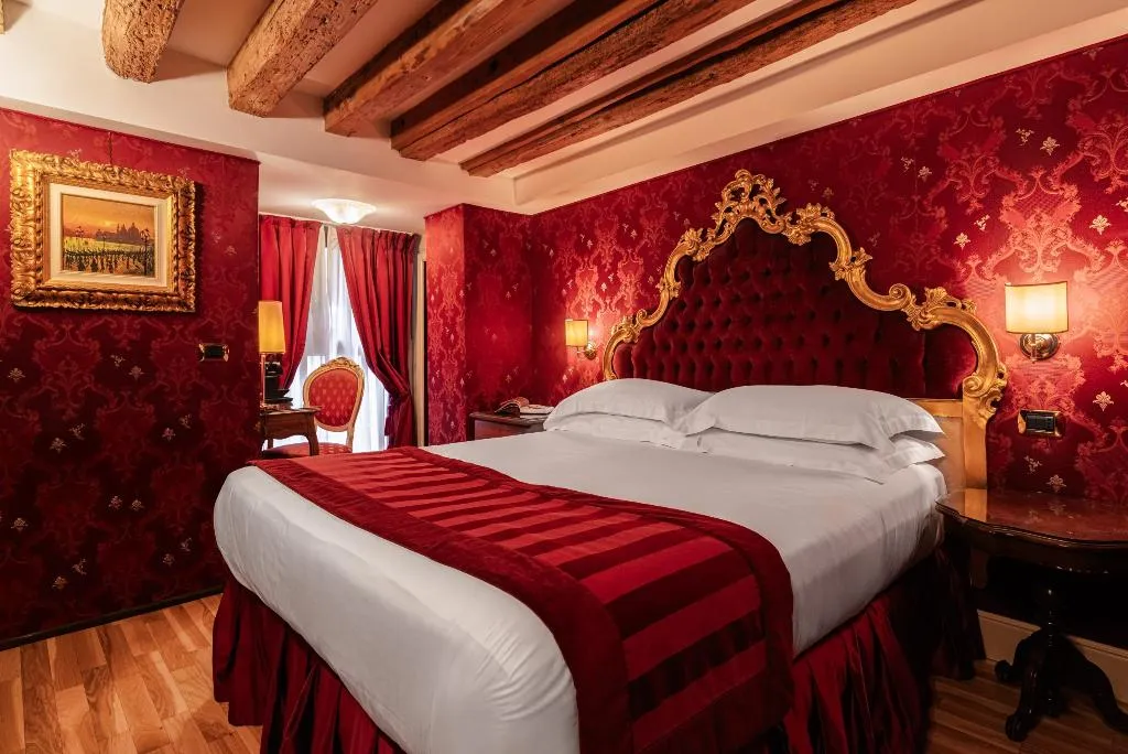 DOUBLE STANDARD Room, Palazzo Paruta, Venice