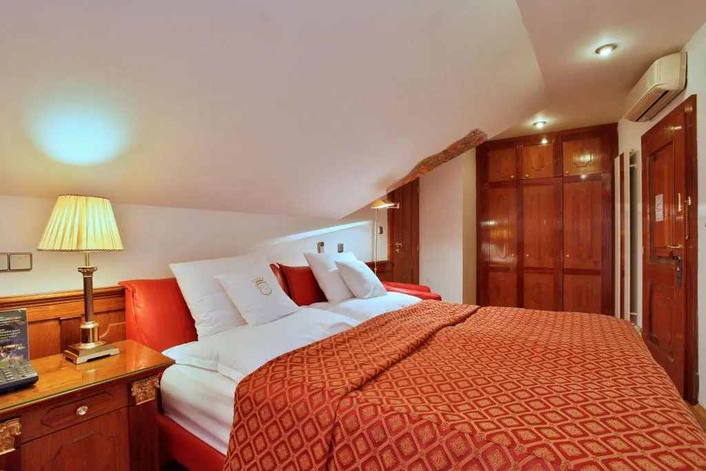 Room, U Pava, Prague