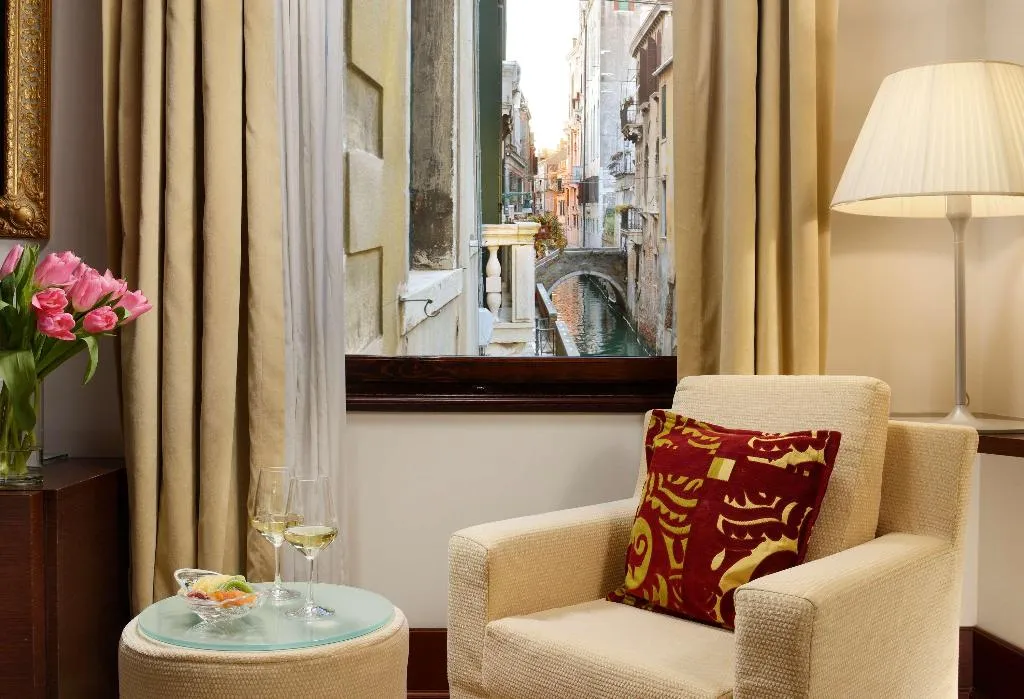 Room, Palazzo Giovanelli e Gran Canal, Venice