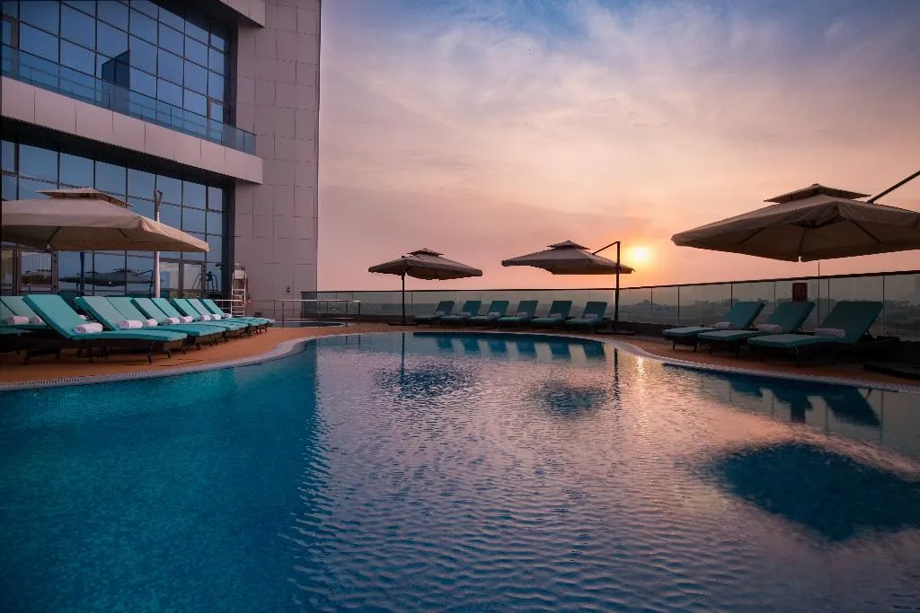 Pool, Millennium Place Barsha Heights Hotel Apartments, Dubai
