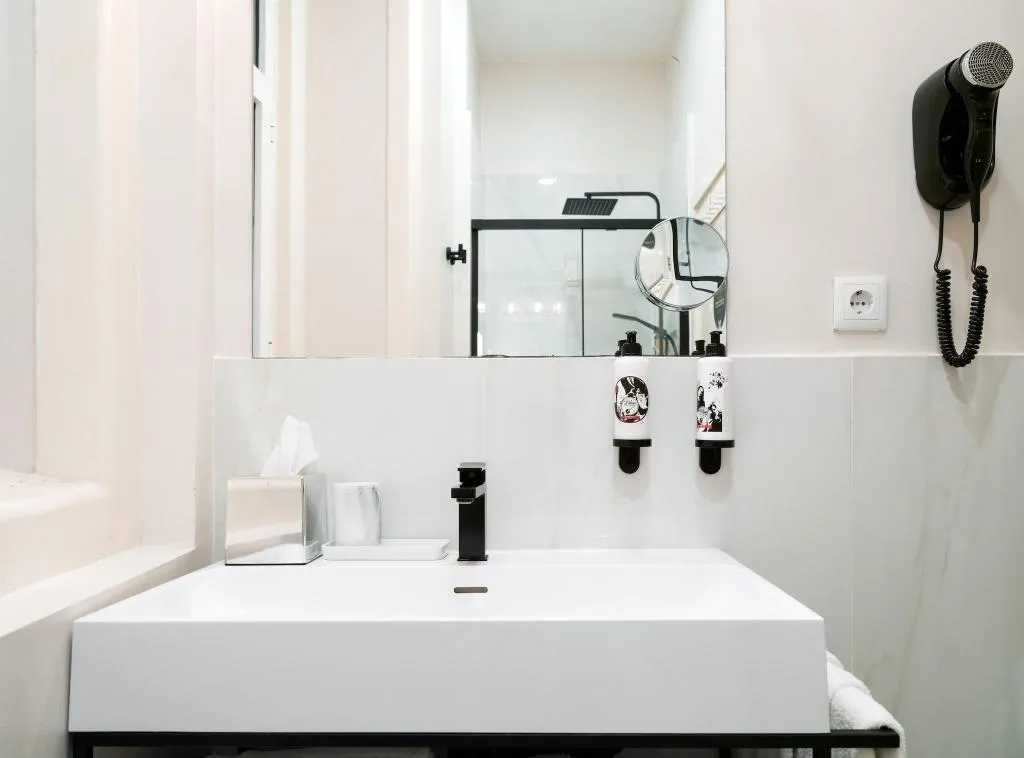 DOUBLE KING SIZE BED Room, The Art Inn Lisbon, Lisbon