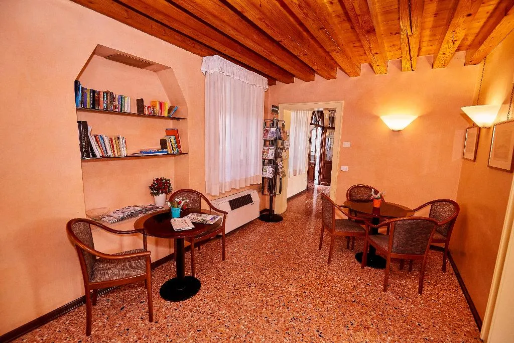 Lobby, Riviera dei Dogi, Venice
