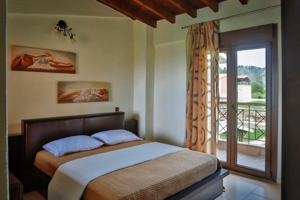 VILLA THREE BEDROOMS WITH PRIVATE POOL Room, Stigmes Villas and Suites, Thessaloniki
