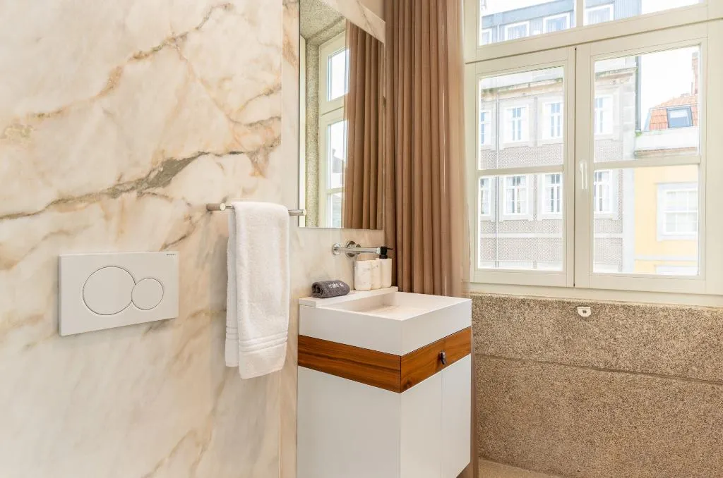 APARTMENT TWO BEDROOMS Room, Rs Porto Historic Center, Porto
