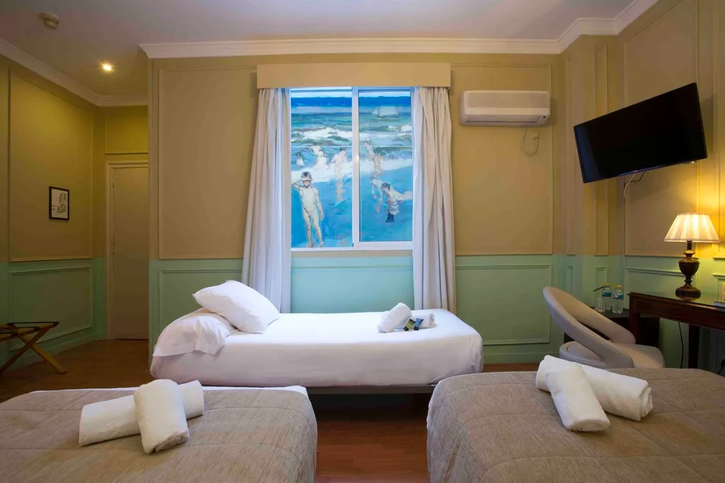 TRIPLE STANDARD Room, Hotel Olympia Cónsul del Mar, Valencia