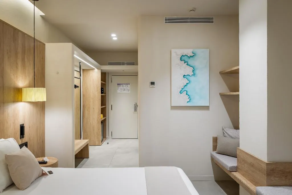 Double or Twin WITH TERRACE Room, Delfin, Costa Brava