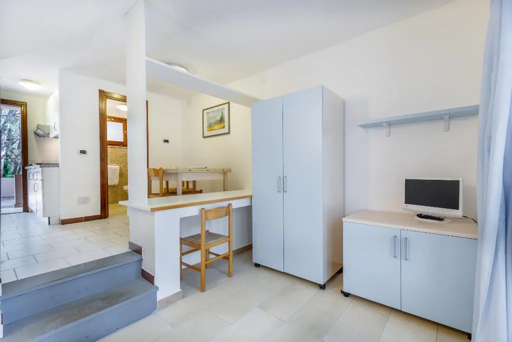 APARTMENT TWO BEDROOMS ONE BATHROOM Room, Club Hotel Residence Baiaverde, Alghero