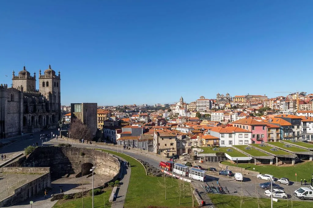 DOUBLE SUPERIOR CITY VIEW Room, Se Catedral Hotel Porto, Tapestry Collection by Hi, Porto