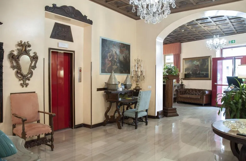 Lobby, San Guido, Milan