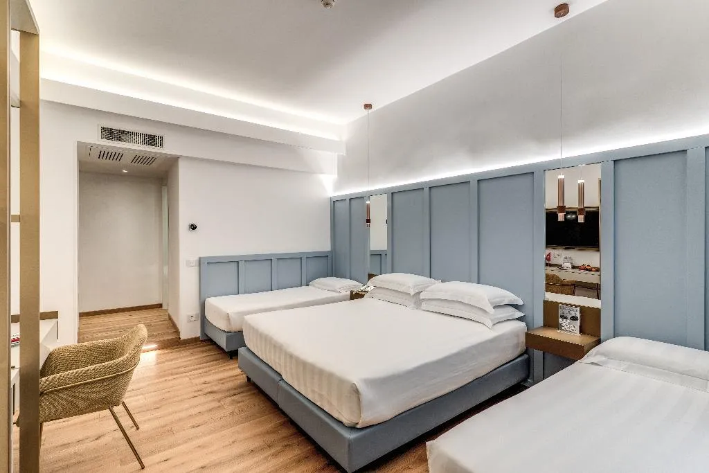 QUADRUPLE STANDARD Room, Relais Trevi 95 Boutique Hotel, Rome