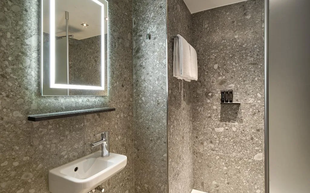 DOUBLE SINGLE USE DELUXE Room, Clayton Hotel Amsterdam American, Amsterdam