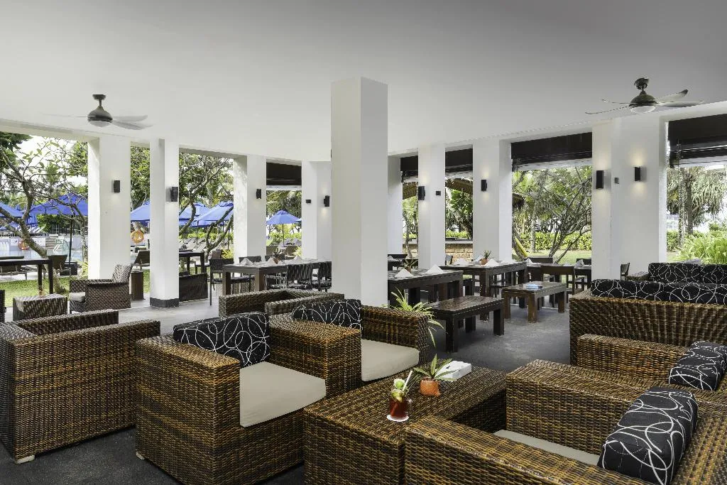 Bar, Pullman Bentota Resort & Spa, Colombo