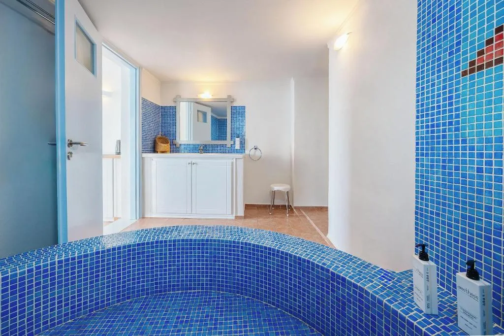 Room, Kastro Suites, Santorini