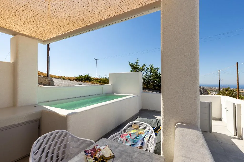 FAMILY ROOM TWO BEDROOMS Room, Serapias Suites, Santorini