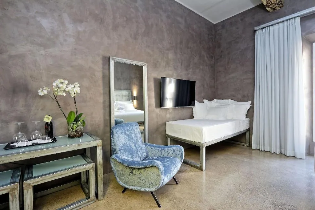Room, Mama's Home Rome, Rome