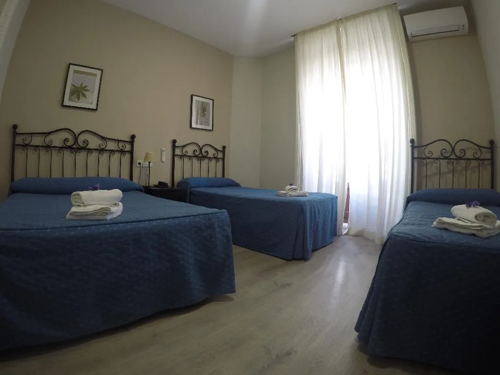 QUADRUPLE STANDARD Room, El Pilar, Madrid