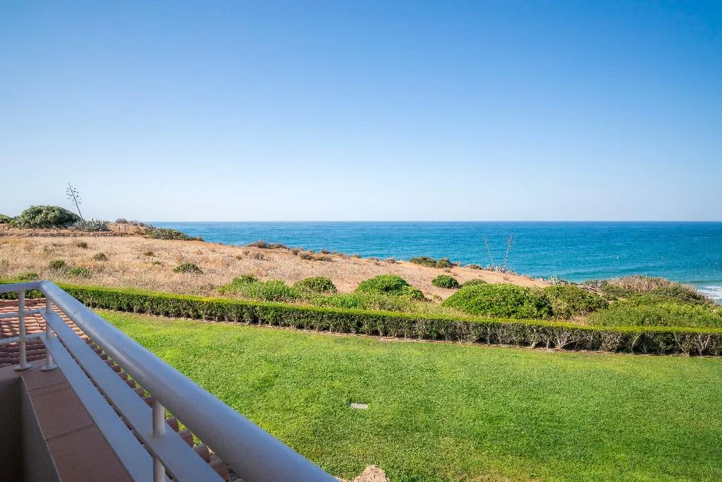 APARTMENT PREMIUM OCEAN FRONT Room, Clube Porto Mós, Algarve