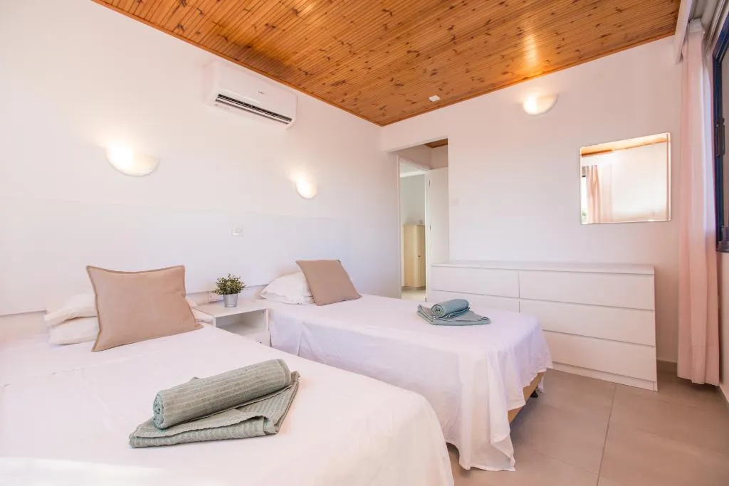 VILLA TWO BEDROOMS Room, Flouressia Gardens, Cyprus