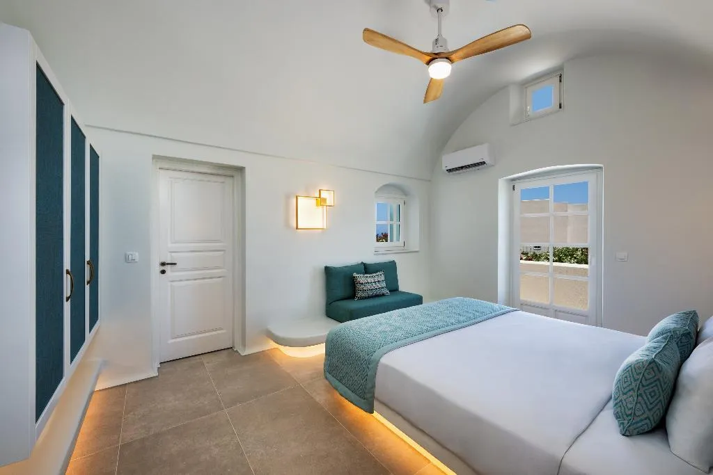 VILLA THREE BEDROOMS WITH PRIVATE POOL Room, Sienna Eco Resort, Santorini