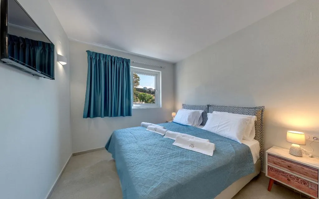 SUITE THREE BEDROOMS TWO BATHROOMS Room, Spiros-Soula Family Hotel & Thematic Suites, Crete