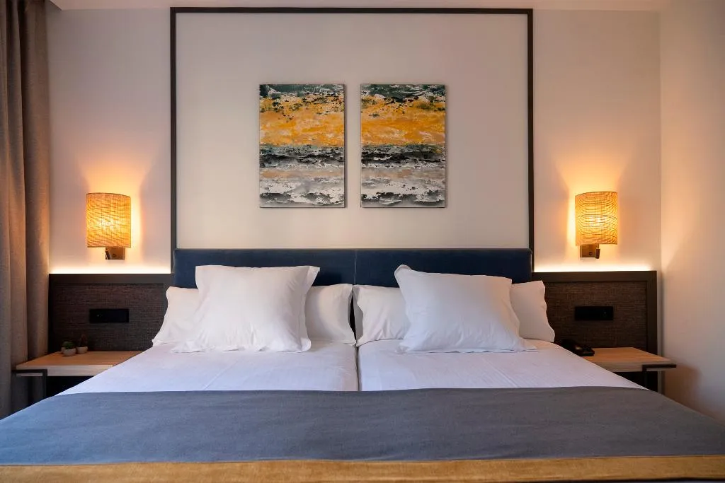 TRIPLE STANDARD Room, URH Sitges Playa, Costa Brava