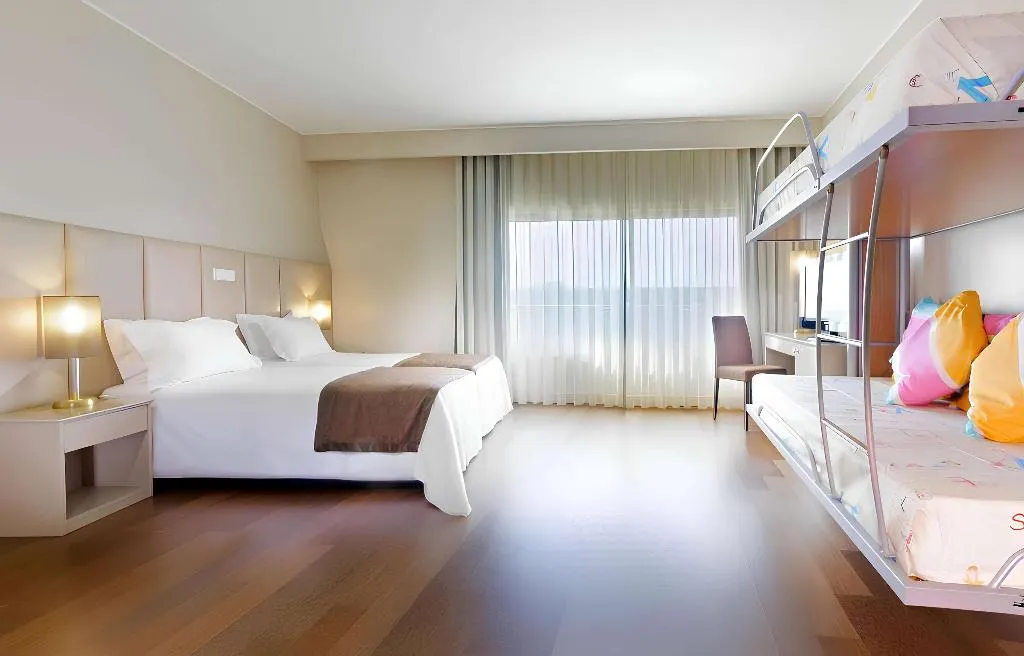 FAMILY ROOM DELUXE Room, Tryp Porto Expo Hotel, Porto