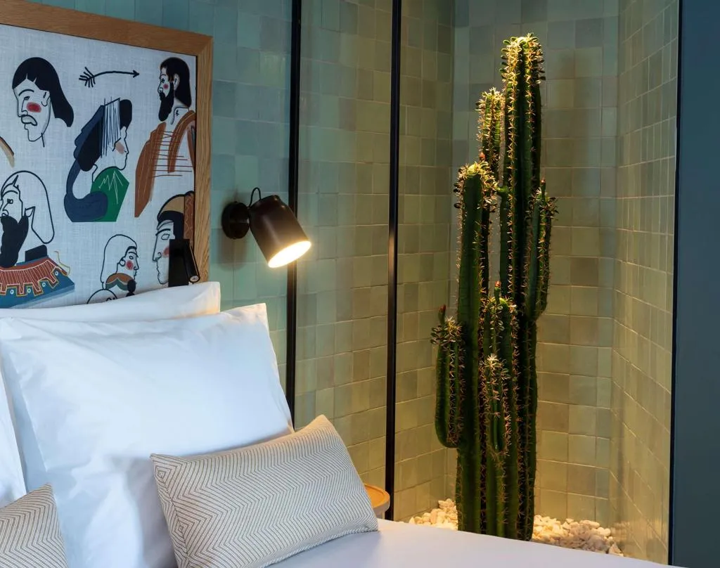 JUNIOR SUITE KING SIZE BED Room, Se Catedral Hotel Porto, Tapestry Collection by Hi, Porto