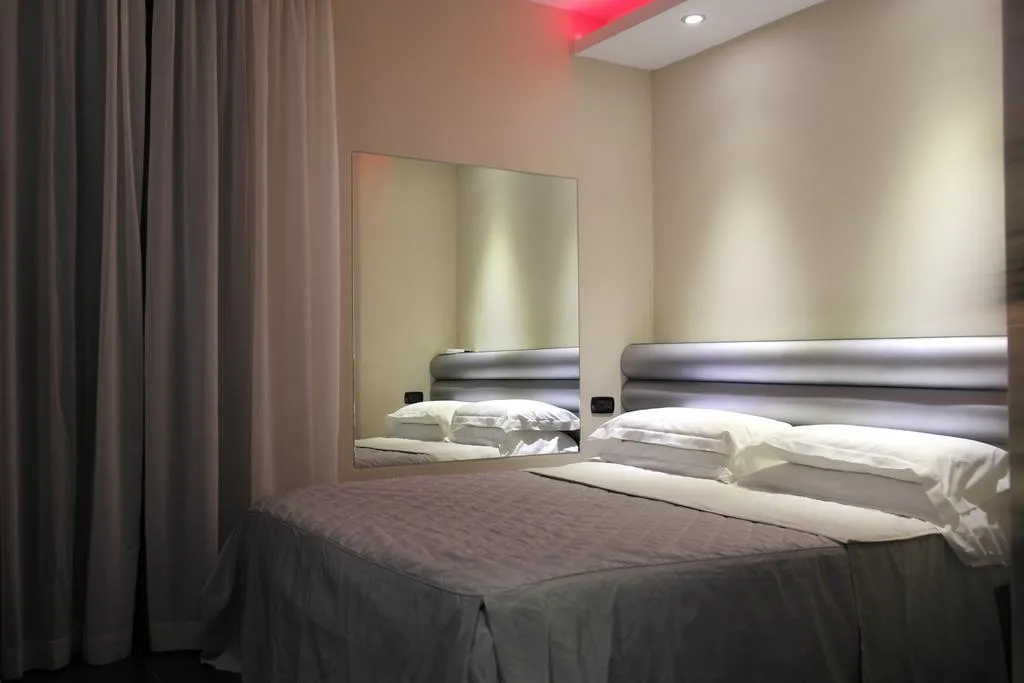 QUADRUPLE STANDARD Room, Kleopatra Design Hotel, Naples