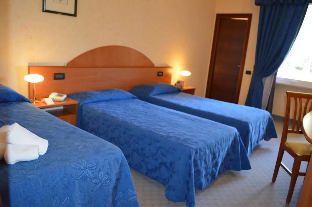 TRIPLE CAPACITY 3 Room, Bluebay Colle Della Trinità Perugia, Perugia