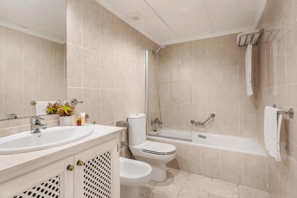 APARTMENT THREE BEDROOMS Room, Colina del Paraiso, Costa Del Sol