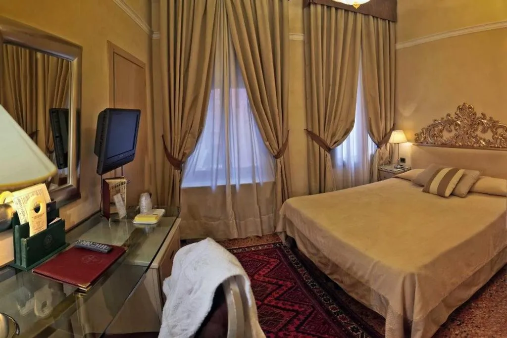 DOUBLE CLASSIC Room, Liassidi Palace, Venice