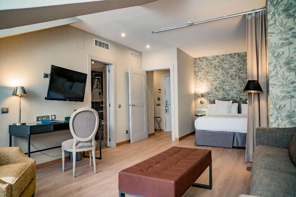 QUADRUPLE STANDARD Room, Hotel Meninas, Madrid