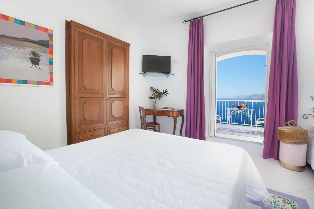Room, Smeraldo, Naples