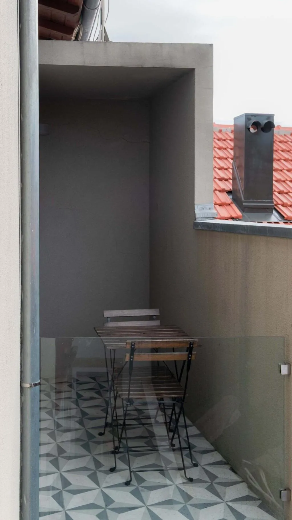 Room, Domum, Porto
